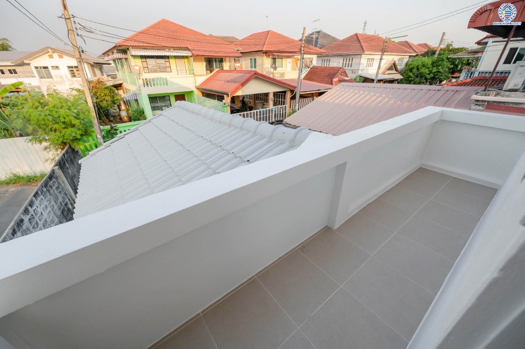 บ้านมือสองตกแต่งใหม่ พระปิ่น2 บรมราชชนนี เนื้อที่ 36.30 ตร.ว. ฟังก์ชัน 2 ห้องนอน 2 ห้องน้ำ เข้า-ออกได้สองเสั้นทาง โครงการติดถนนบรมราชชนนี เชื่อมต่อถนนศาลาธรรมสพน์ ใกล้ทางคู่ขนานลอยฟ้าบรมราชชนนี ใกล้จุดขึ้นทางด่วน "ศรีรัช" และห้างสรรพสินค้าเซ็นทรัลปิ่นเกล้า...